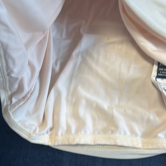 Elegant Cream Dress with Ruffled Sleeves - Picture 6 of 7